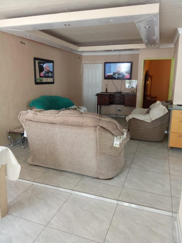 2 Bedroom Property for Sale in Mandela Park Western Cape